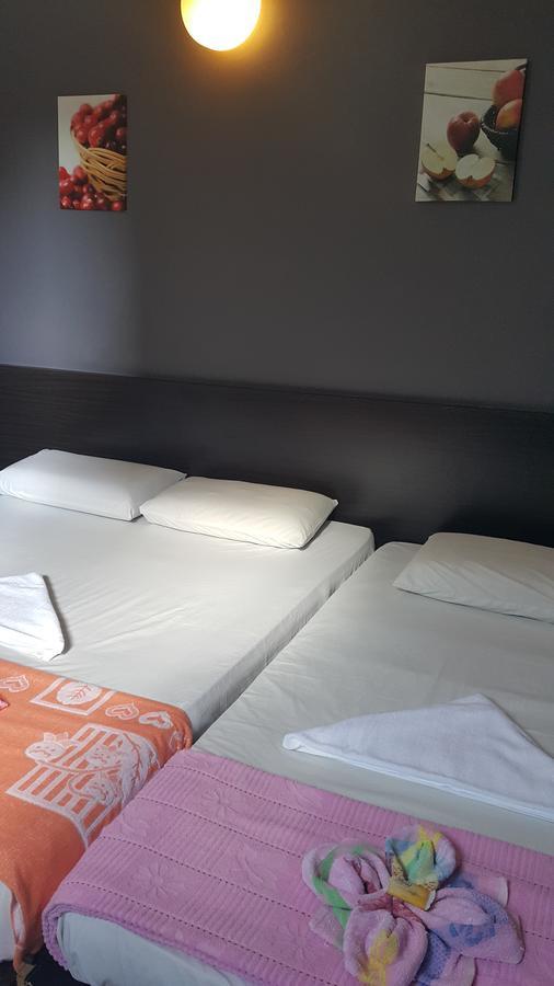 Mandarin Hotel Kuching Dış mekan fotoğraf