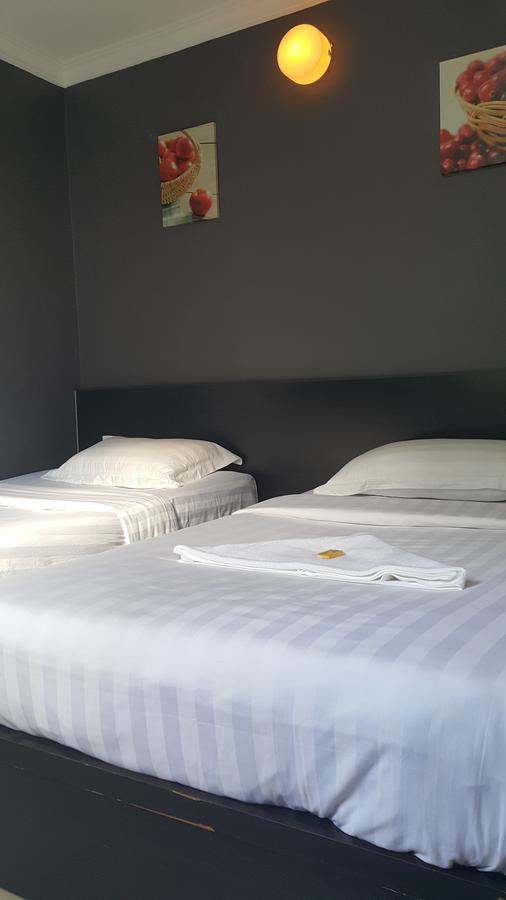 Mandarin Hotel Kuching Dış mekan fotoğraf