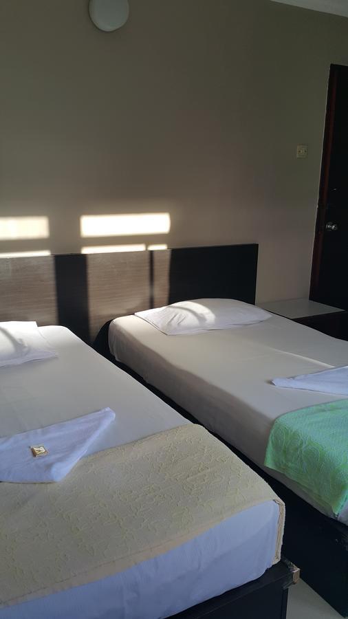 Mandarin Hotel Kuching Dış mekan fotoğraf