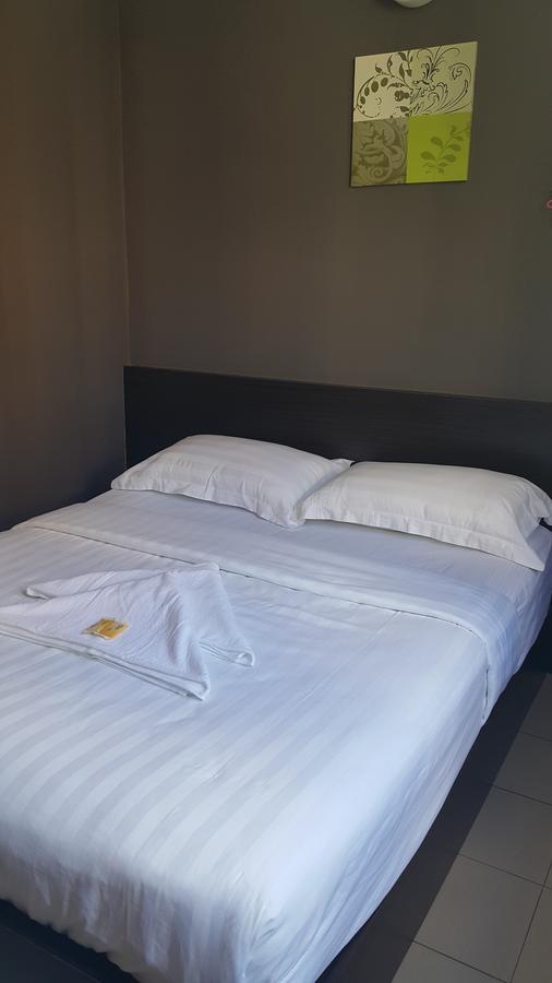 Mandarin Hotel Kuching Dış mekan fotoğraf