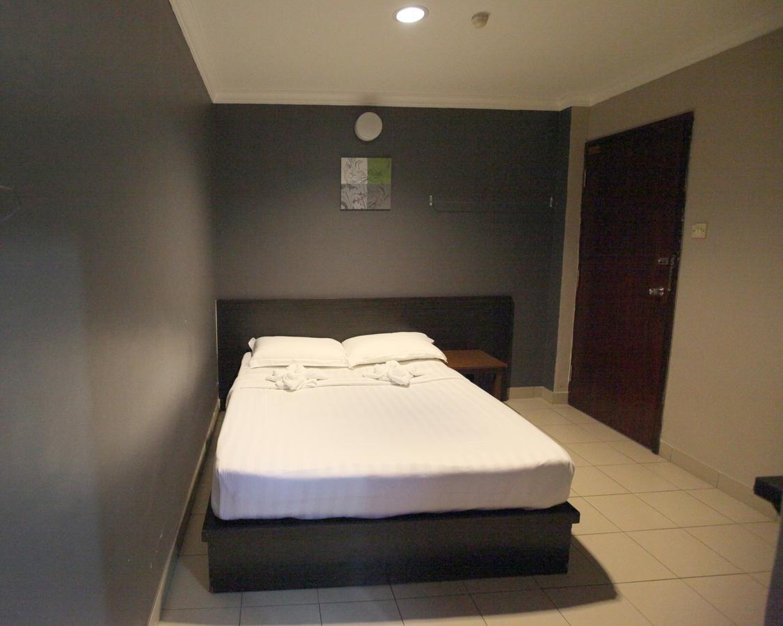 Mandarin Hotel Kuching Dış mekan fotoğraf